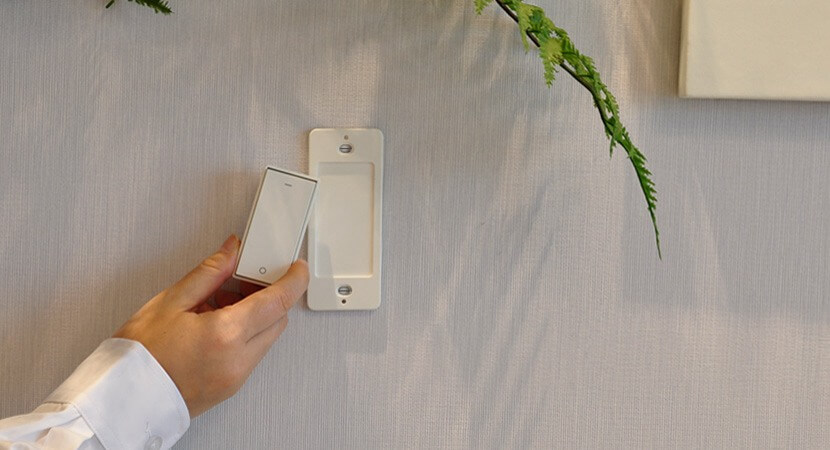 易百珑无线动能开关也可以粘贴在墙上，移动方便