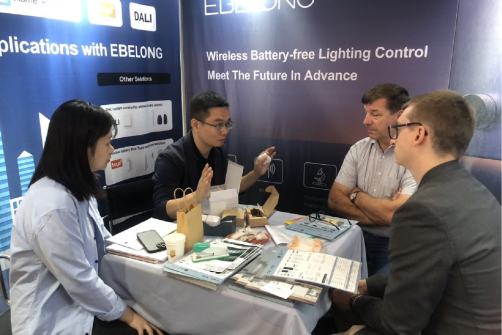 易百珑携“多种按压发电的智能家居及照明控制方案”亮相香港国际秋季灯饰展
