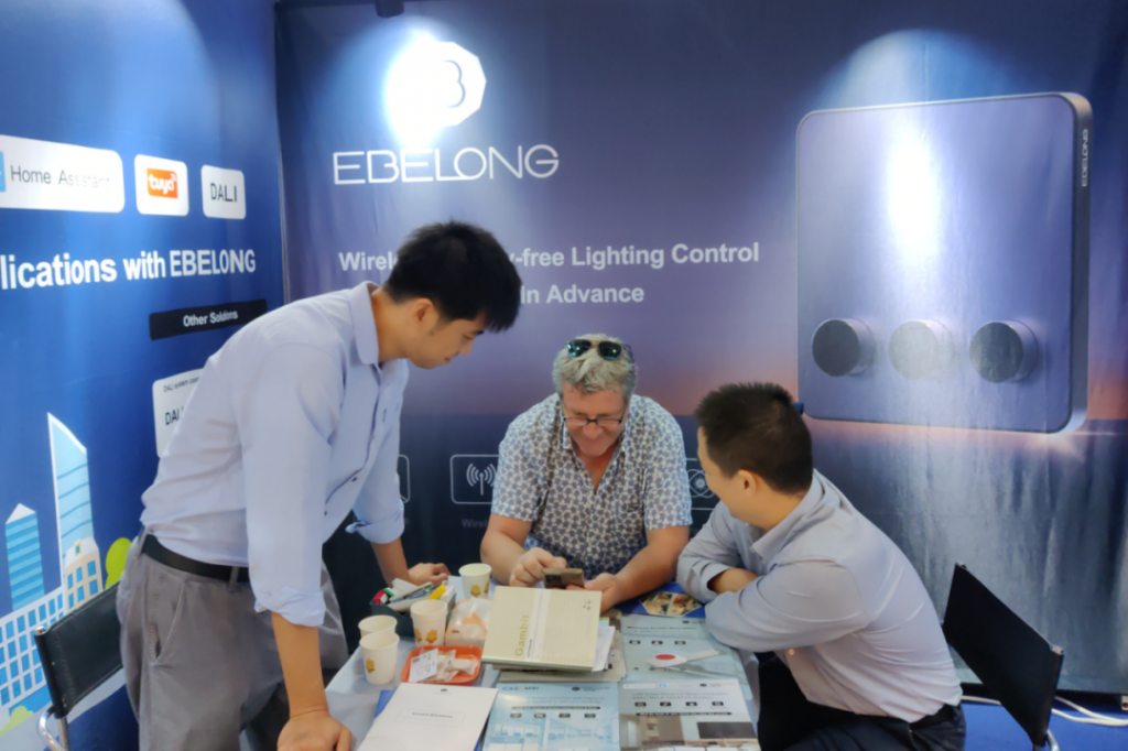 易百珑携“多种按压发电的智能家居及照明控制方案”亮相香港国际秋季灯饰展